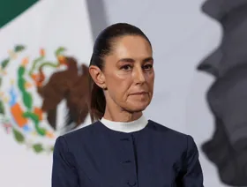 رئيسة المكسيك تشتكي رجلاً ضايقها أمام الجمهور: "كان يتحرش بنساء أخريات"