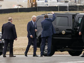 بايدن يخضع لفحوصات طبية روتينية قبل "مرحلة حاسمة"