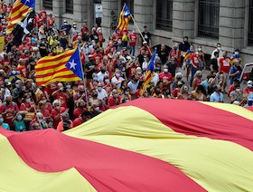 أنصار انفصال كتالونيا يتظاهرون استباقاً للحوار مع مدريد
