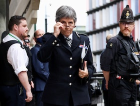 عمدة لندن يقبل استقالة رئيسة الشرطة عقب "سلسلة فضائح"