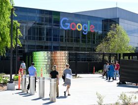 جوجل تفصل 28 موظفاً احتجوا على عقد إسرائيلي بقيمة 1.2 مليار دولار