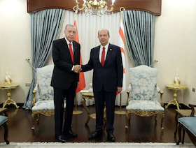 خلال زيارته شمال قبرص.. أردوغان يدعو مجدداً إلى حل الدولتين