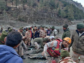 مصرع 18 شخصاً وفقدان 200 آخرين إثر انهيار جليدي في الهيمالايا