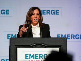 هاريس تعود إلى الأضواء مجدداً بانتقاد ترمب: تسبب في أكبر أزمة اقتصادية من صنع الإنسان