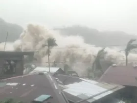 إجلاء مليون شخص مع اجتياح إعصار "فونج وونج" للفلبين