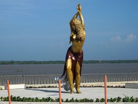 تدشين تمثال لشاكيرا بمسقط رأسها في كولومبيا