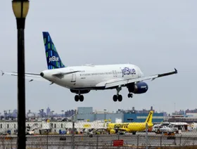 طيار يحكي لحظات رعب قبل اصطدام وشيك مع طائرة عسكرية قرب فنزويلا