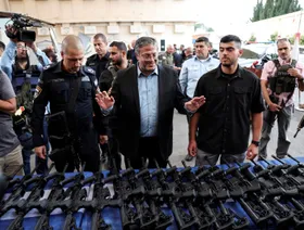 تحفظات أميركية ومخاوف بشأن أسلحة شخصية نارية طلبتها إسرائيل