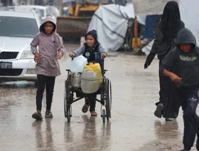 إسرائيل تشن غارات على رفح ومدينة غزة.. وتصعد حملة الاعتقالات والاقتحامات في الضفة