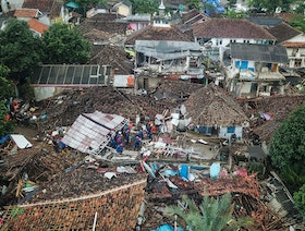 إندونيسيا.. جهود متنامية للعثور على عشرات المفقودين بعد الزلزال