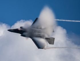 "المقاتلات التعاونية" أداة واشنطن "منخفضة التكلفة" لتحقيق التفوق الجوي