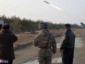 زعيم كوريا الشمالية يشرف على اختبار صاروخ "يعزز قوته البحرية"