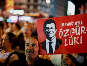 رئيس بلدية إسطنبول "المسجون" أكرم إمام أوغلو يواجه اتهامات بـ"التخابر"