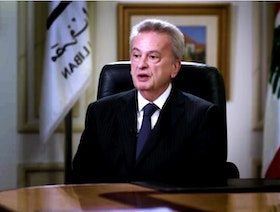 تجميد حسابات حاكم مصرف لبنان السابق و4 شركاء له