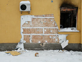 القبض على 8 متهمين بسرقة جدارية لـ"بانكسي" في كييف