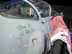 وزير الدفاع السعودي يدشن آخر طائرة نفاثة جُمعت في المملكة