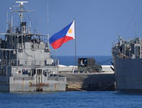 الفلبين تندد بـ"حاجز عائم" أقامته بكين في بحر الصين الجنوبي