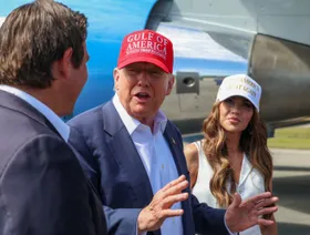 "العدل" الأميركية: وزيرة وراء قرار ترحيل أعضاء عصابة فنزويلية إلى السلفادور