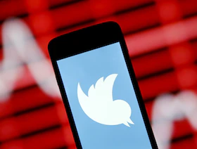 "تويتر" يشهد عدداً قياسياً من الطلبات الحكومية بحذف المحتوى