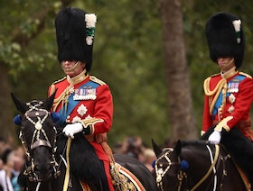 في عيد ميلاده.. تشارلز يمتطي حصاناً ويستعرض الحرس في لندن