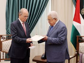 الحكومة الفلسطينية الجديدة تتعهد بمواجهة الفساد والعمل على تحالف دولي للإغاثة