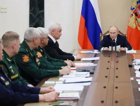 روسيا تتهم أوكرانيا بمحاولة استهداف مقر إقامة بوتين.. وزيلينسكي ينفي