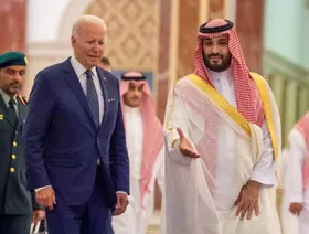 "نيويورك تايمز": واشنطن تستعد لرفع حظر على مبيعات الأسلحة إلى السعودية