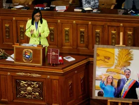 رئيسة فنزويلا بالإنابة تدعو لتحسين العلاقات مع واشنطن وفتح الاستثمار أمام قطاع النفط