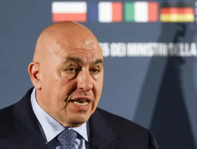 وزير الدفاع الإيطالي ينتقد "تقاعس" أوروبا والناتو في مواجهة "حرب روسيا الهجينة"