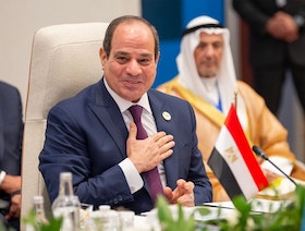 الرئيس المصري يحذر من مخاطر الزيادة السكانية على النمو