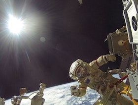"ناسا" تلغي خروج رائدين روسيين إلى الفضاء بسبب تسرّب سائل التبريد