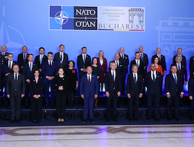 الناتو يتعهد بدعم أوكرانيا لمواجهة "سلاح الشتاء"