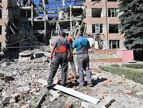 روسيا تكثف القصف في شرق أوكرانيا وسط مخاوف من "سيناريو ماريوبل"