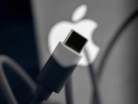ما هو منفذ USB-C الذي قدمته أبل مع آيفون15؟