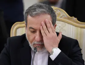 إيران تتمسك بتخصيب اليورانيوم والصواريخ الباليستية وتدعو ترمب إلى "الدبلوماسية"