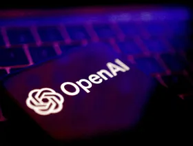 OpenAI تخطط للاستحواذ على شركة ناشئة لإنتاج جهاز ينافس "آيفون"