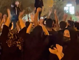 اشتباكات بين الشرطة ومحتجين بإيران.. وعبداللهيان: لن تغيروا النظام