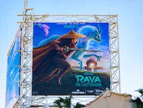 Raya and the Last Dragon يتفوق على "توم وجيري" ويتصدر شباك تذاكر السينما الأميركية