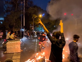 إيران.. تصاعد الغضب بعد إعدام متظاهرين واحتجاجات في طهران