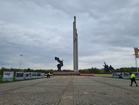 لاتفيا تستعد لهدم نصب تذكاري من الحقبة السوفيتية