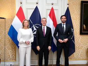 الناتو يحذر من الاستخفاف بقدرات روسيا: الأشهر المقبلة صعبة على أوكرانيا