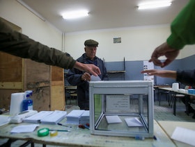 الجزائر تطوي الانتخابات المحلية باقتراع جزئي في منطقة القبائل