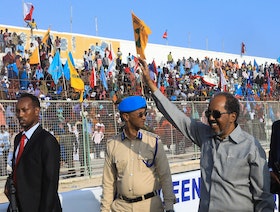 الصومال يغيّر نظامه السياسي والانتخابي سعياً للاستقرار