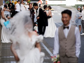 مدينة صينية تكافئ الأزواج الجدد إذا كان عمر العروس 25 عاماً أو أقل