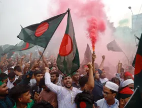 بنجلاديش.. الآلاف يحتفلون بذكرى الإطاحة بالشيخة حسينة