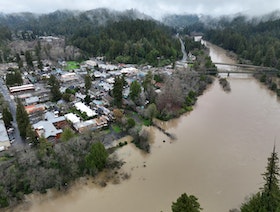 الفيضانات تُغرق كاليفورنيا.. وتحذيرات من عاصفة ممطرة جديدة
