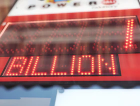 الفوز بورقة يانصيب قيمتها مليار دولار في أميركا