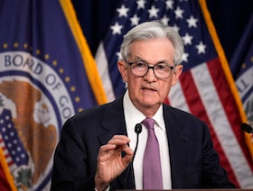 بعد 10 زيادات متتالية.. الفيدرالي الأميركي يثبت معدلات الفائدة