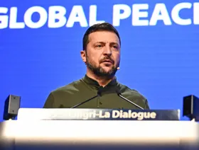 زيلينسكي يتهم الصين بـ"مساعدة روسيا" في عرقلة مؤتمر السلام بسويسرا