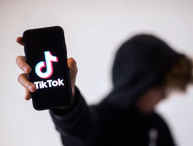 بعد رحيل ترمب.. "بايت دانس" توقف بيع "تيك توك" لـ"أوراكل"و "وول مارت"